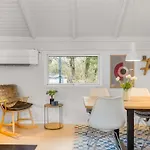 Julie - 1-5km From The Sea By Interhome
