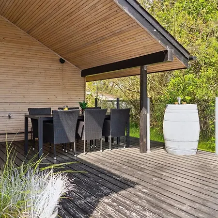 Julie - 1-5km From The Sea By Interhome