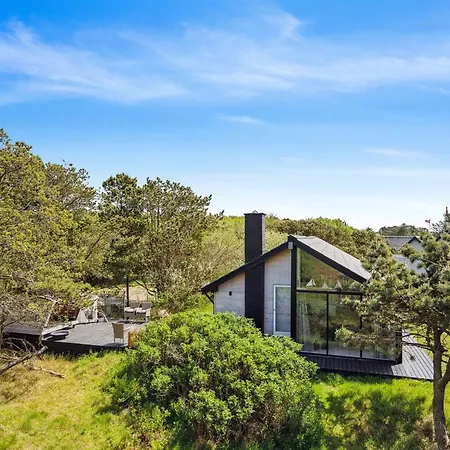 Julie - 1-5km From The Sea By Interhome *