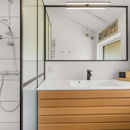 Julie - 1-5km From The Sea By Interhome *