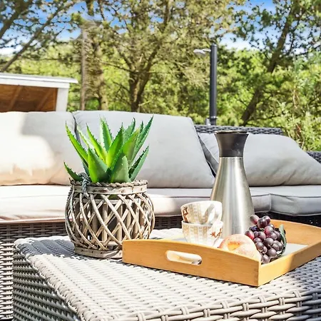 Julie - 1-5km From The Sea By Interhome *