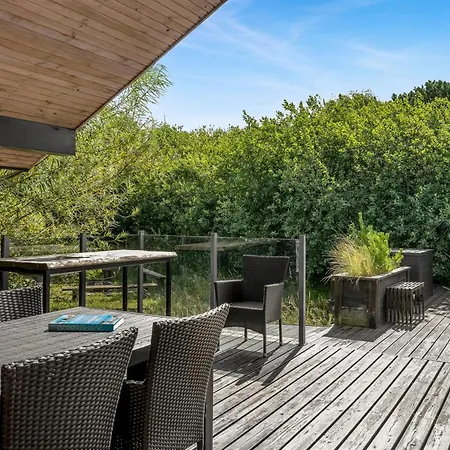 Julie - 1-5km From The Sea By Interhome *