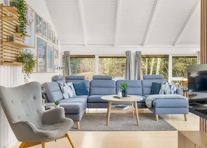 Julie - 1-5km From The Sea By Interhome