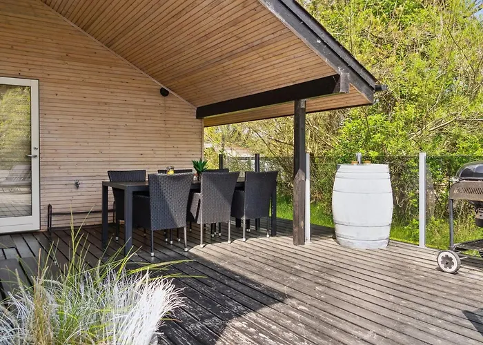 Julie - 1-5km From The Sea By Interhome *